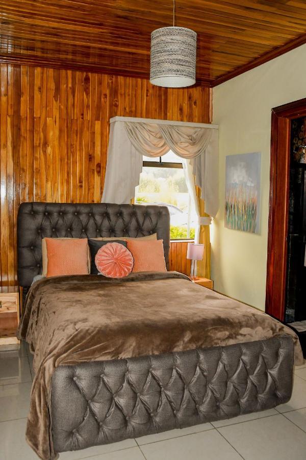 Bed and Breakfast Poas Paradise à Poasito Extérieur photo