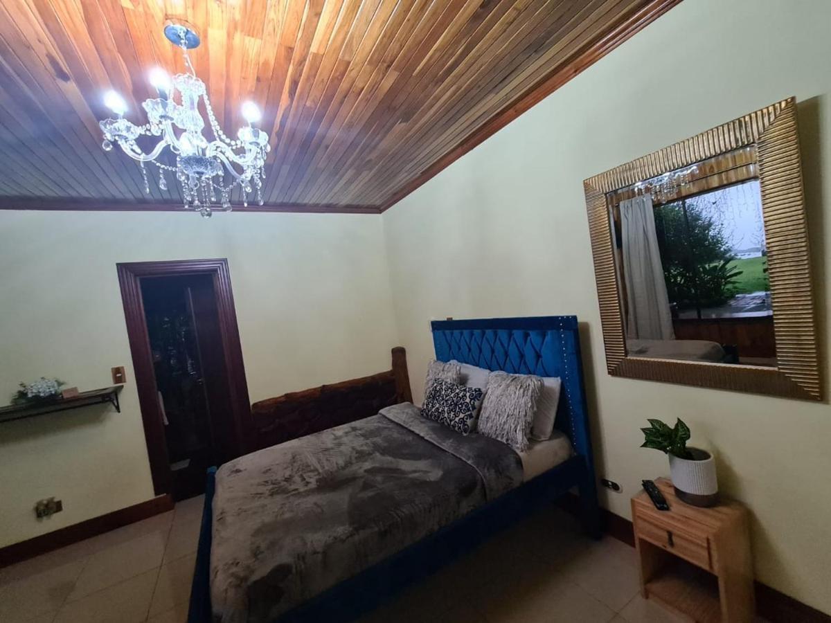 Bed and Breakfast Poas Paradise à Poasito Extérieur photo